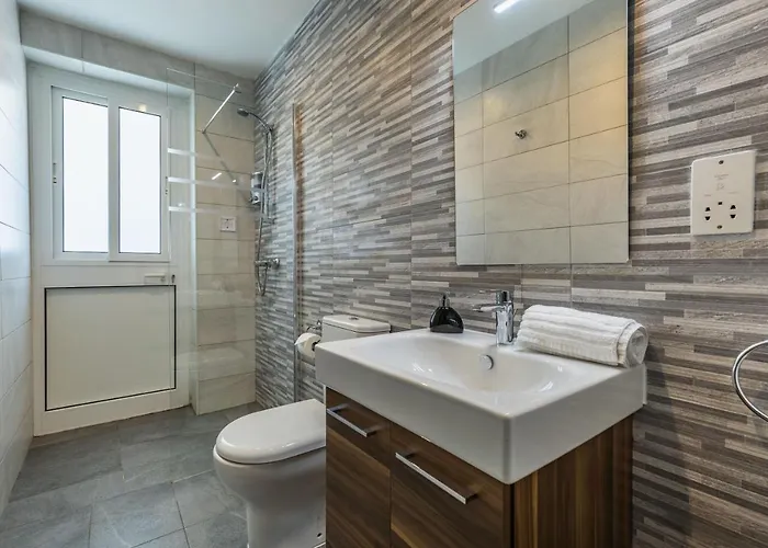 Brand New With Terrace St Julians - Sleeps 4 Saint Julian's